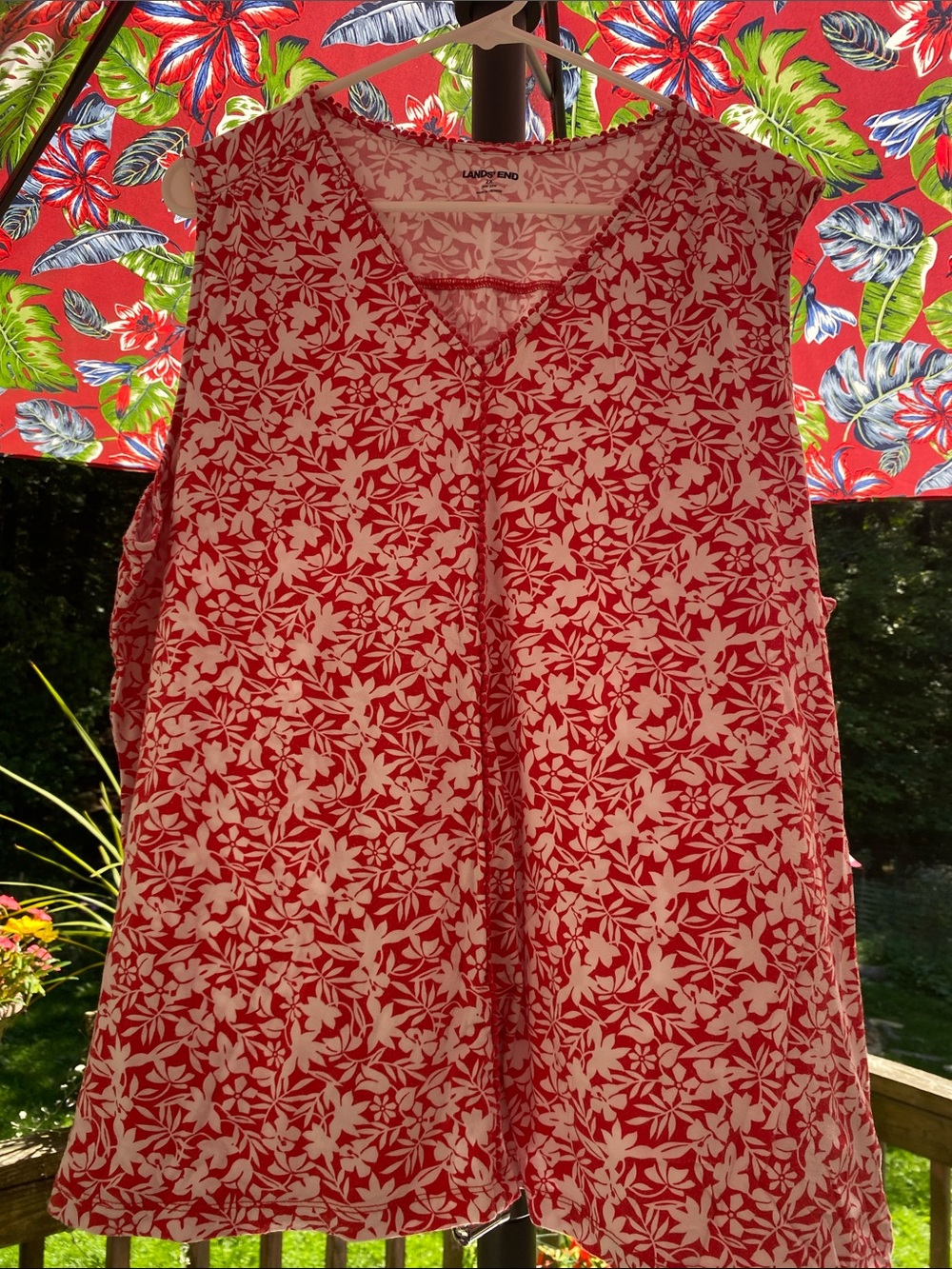 Lands' End Red and White Floral V-Neck Sleeveless Camisole